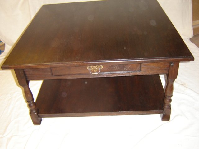 Gebeitste eikenhouten salontafel