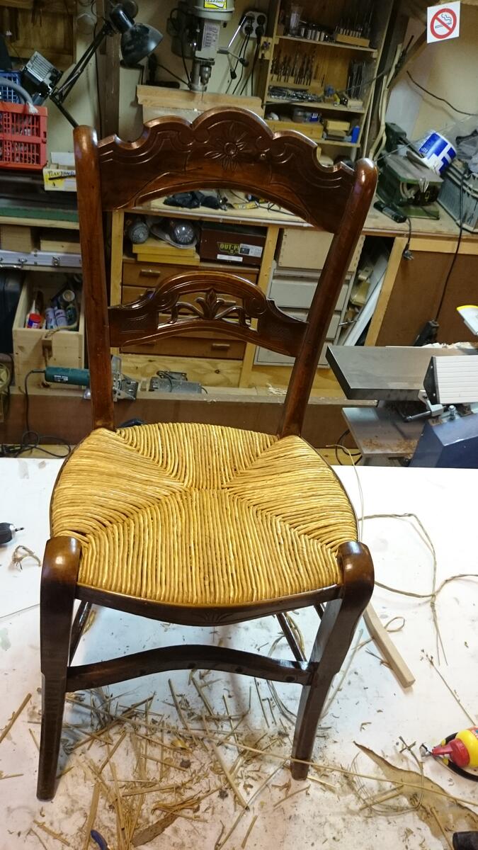 Restauratie antieke houten stoel